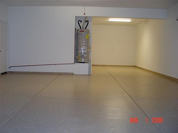 Textured 3 Car Garage Floor