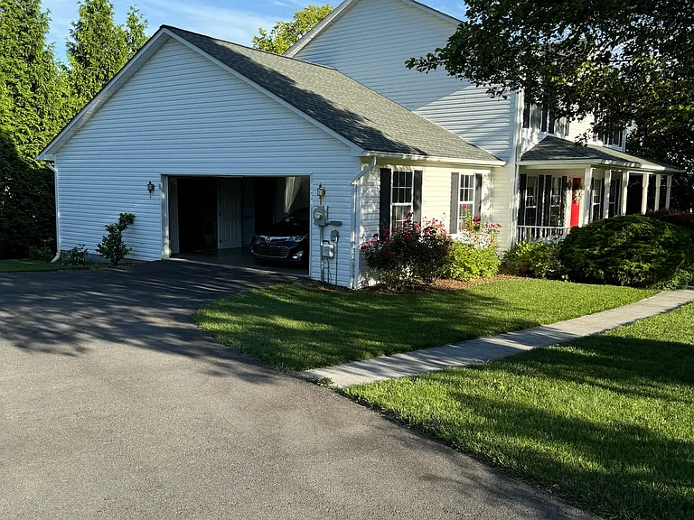 106 Clevenger Ct — Photo 3