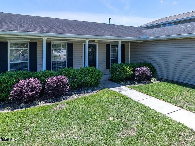 16222 Saddle Dr — Photo 1