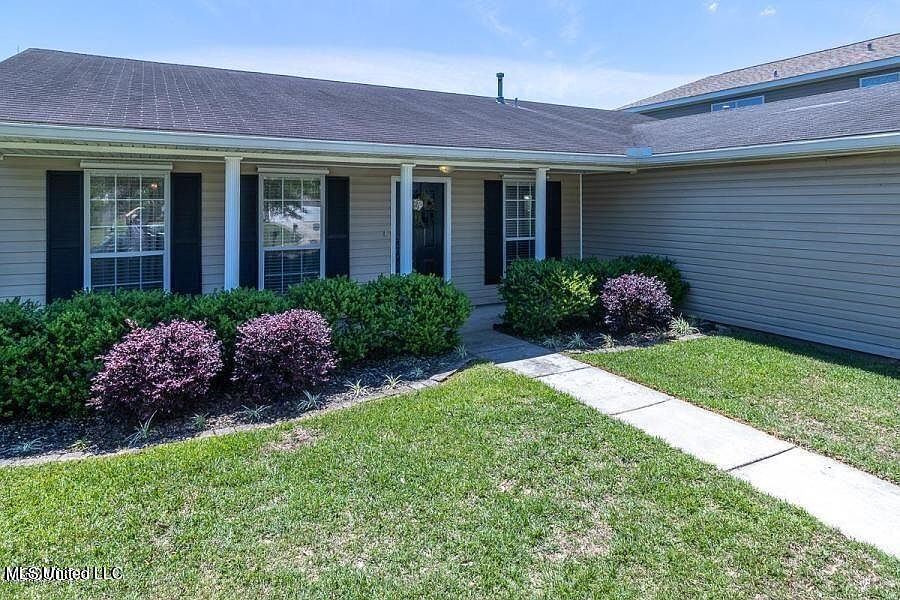 1st image of 16222 Saddle Dr