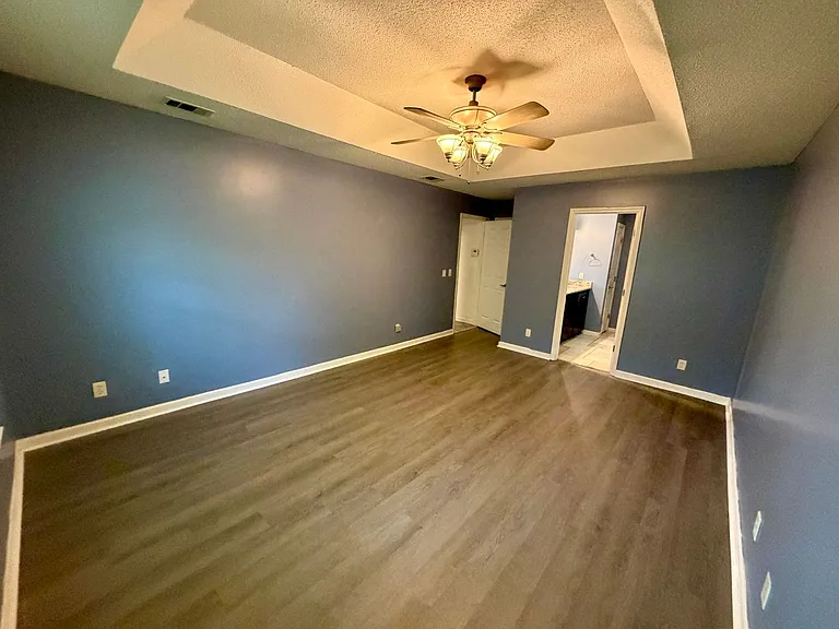 102 Kaylin Ct — Photo 8