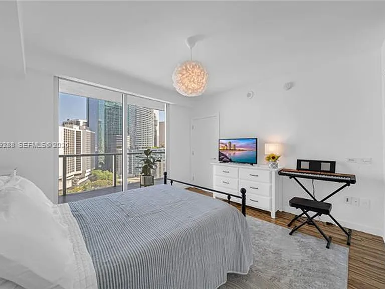 55 SE 6th St #1803 — Photo 43
