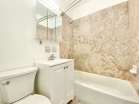 Rented by Bohemia Realty Group | media 18