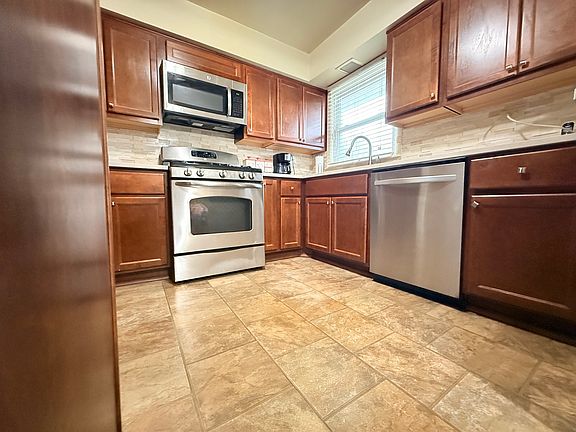 5th image of 117 W 158th Pl