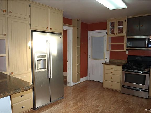 5th image of 311 W 8th St