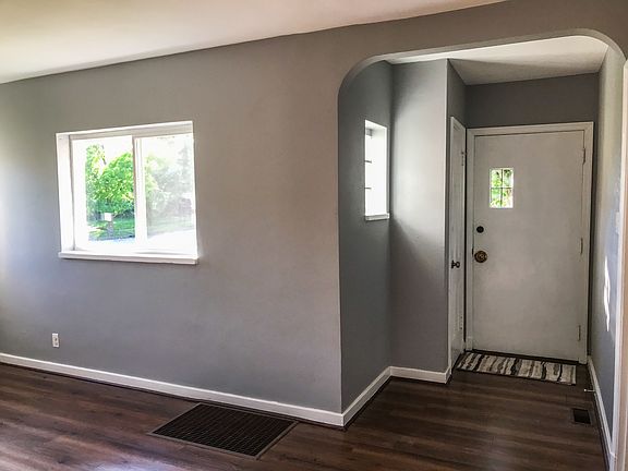 2nd image of 746 Coralie St