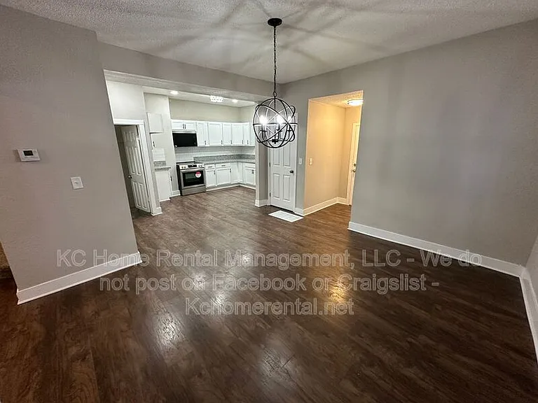 3016 E 32nd St — Photo 9