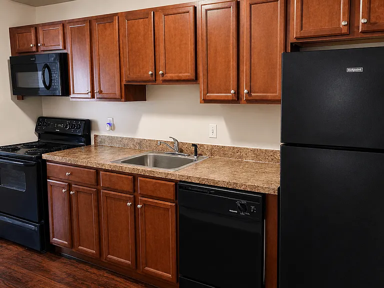 Country Manor Apartment Homes — Photo 16