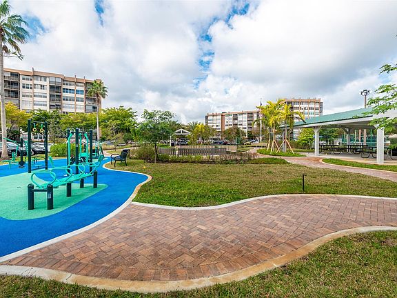 3rd image of 1000 Saint Charles Place #220