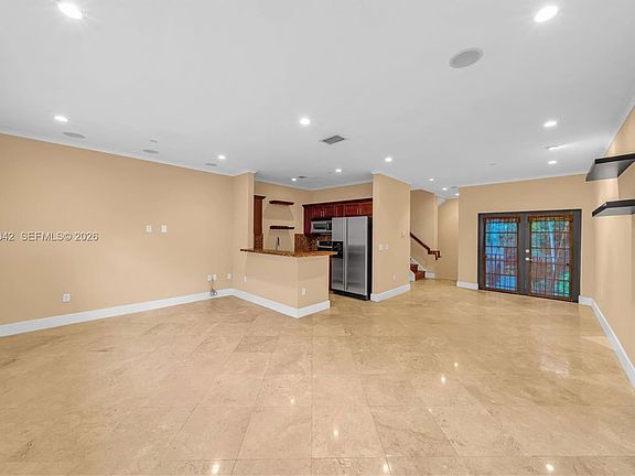 4th image of 2829 Coconut Ave
