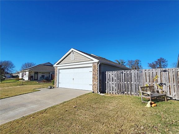 3rd image of 4532 W Serviceberry Dr