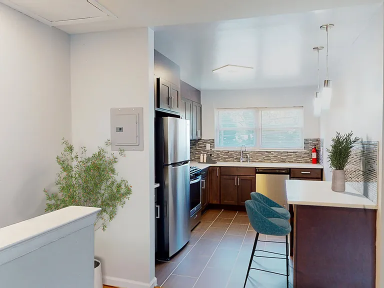 Georgetown Apartments — Photo 1