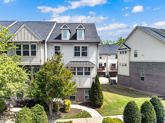 3rd image of 528 Old Mill Village Dr