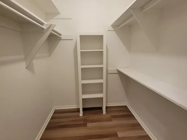 La Hacienda Apartments