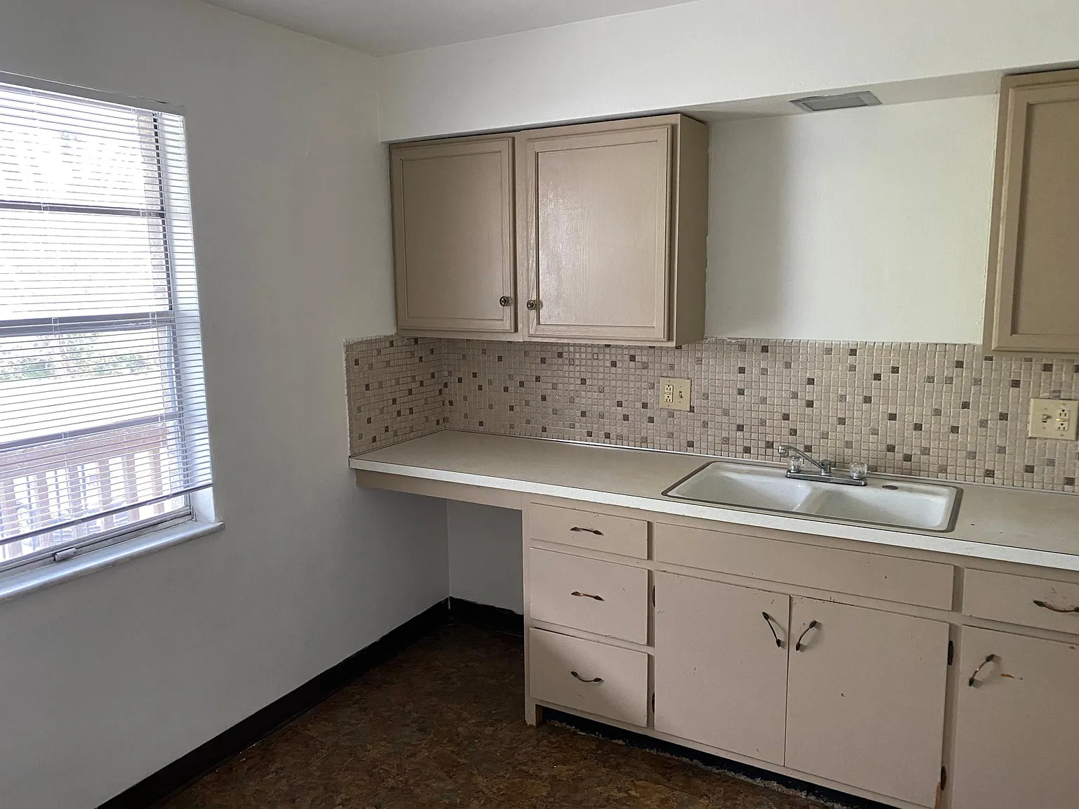 2 bed, 850 sqft, $800 — Photo 2