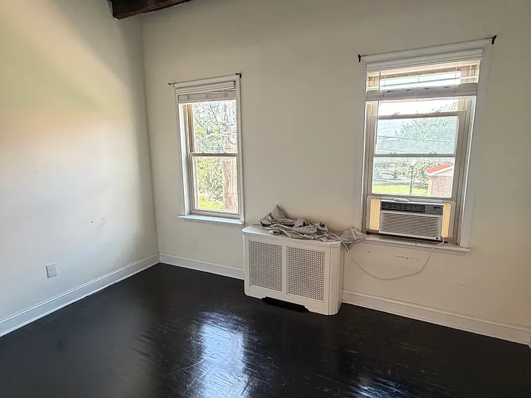 2977 Mercer St — Photo 7