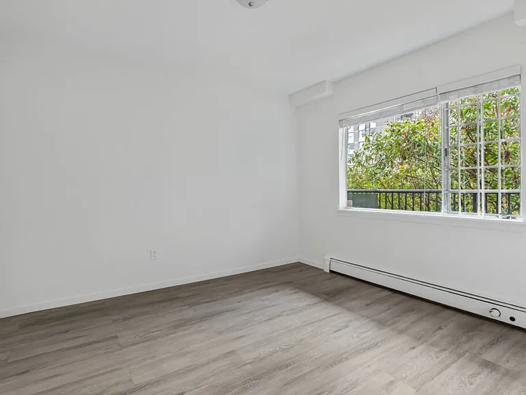 1270 Burnaby St — Photo 17
