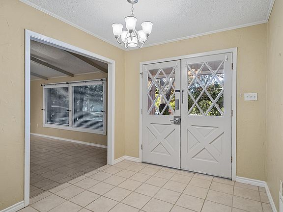 3rd image of 701 Forest Oaks Dr
