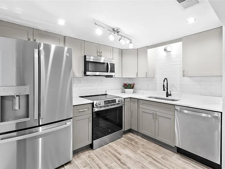 505 Plaza Seville Ct #9 — Photo 11