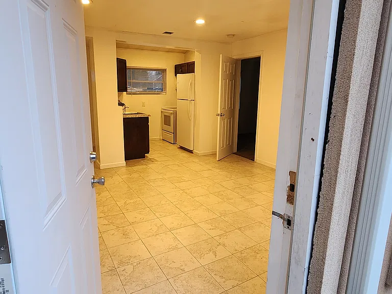 90 Sullivan St #101 — Photo 6