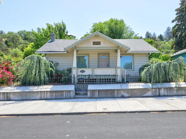 318 E 13th St, The Dalles, OR 97058
