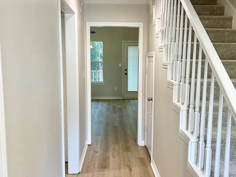 102 Laguna Cir — Photo 5