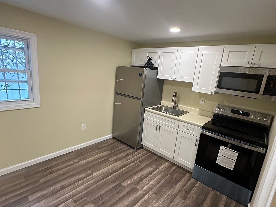 1st image of 385 Clayton St #4