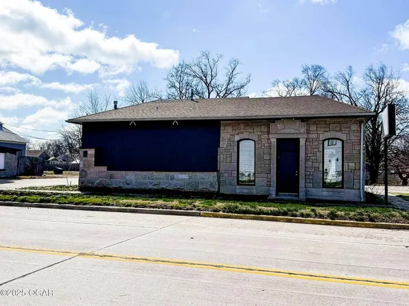622 6th St, Oswego, KS 67356