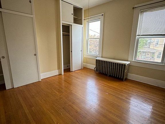 3rd image of 107 Poplar St Floor 2