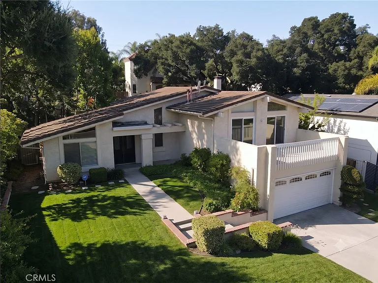 22840 Sparrowdell Dr — Photo 2