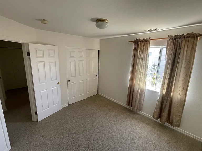 1905 Alpine Ct — Photo 9