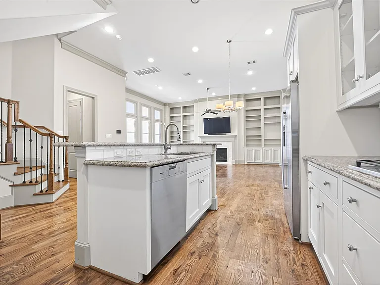 308 W Bell St — Photo 17