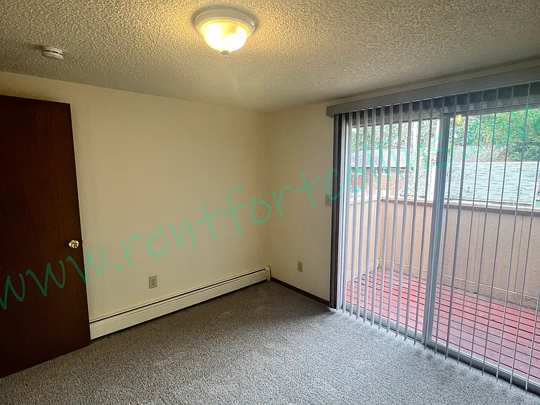 576 W 10th St — Photo 13