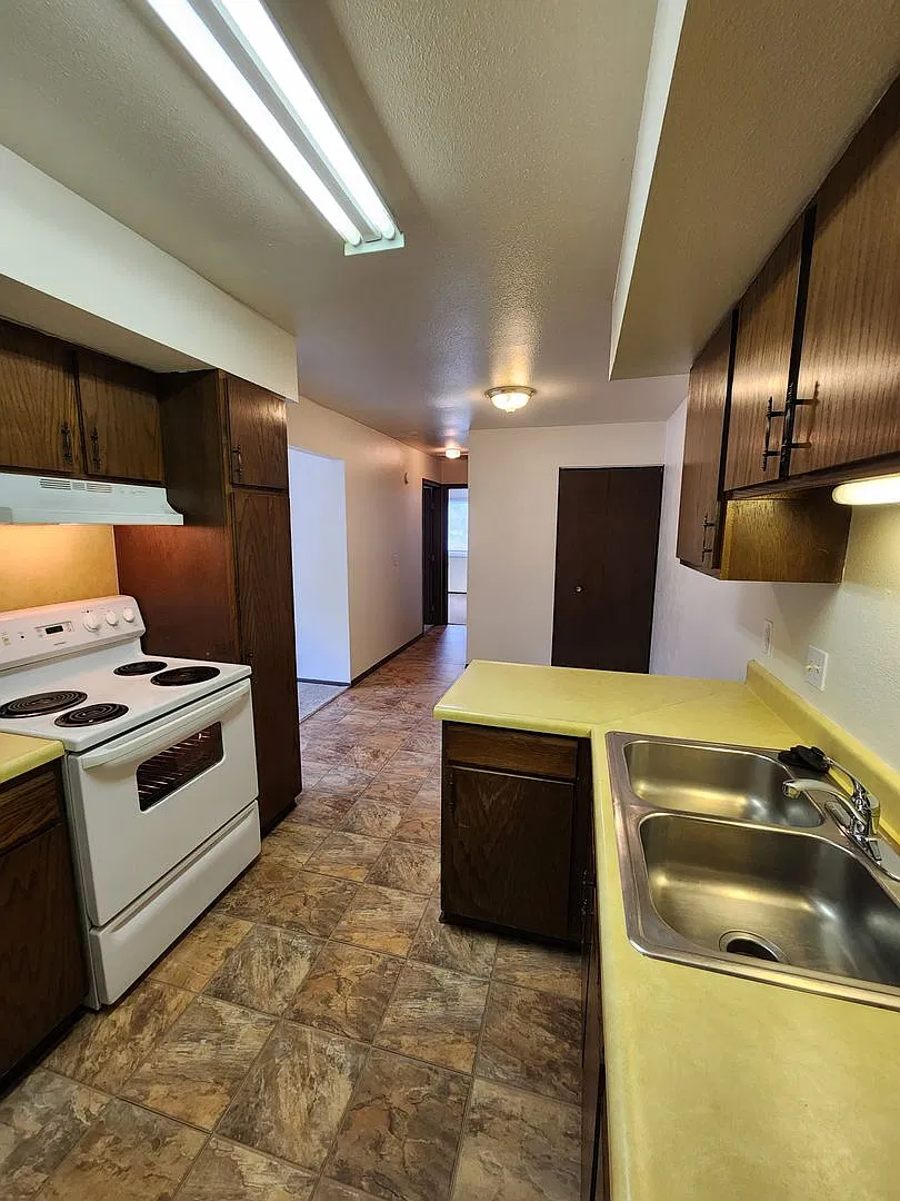Melrose Manor — Photo 4