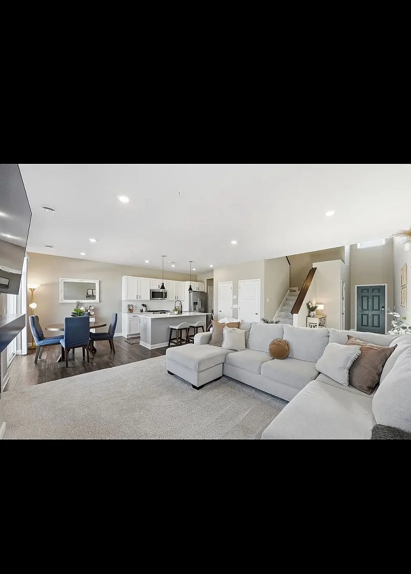 3 bed, 1777 sqft, $2,795 — Photo 3