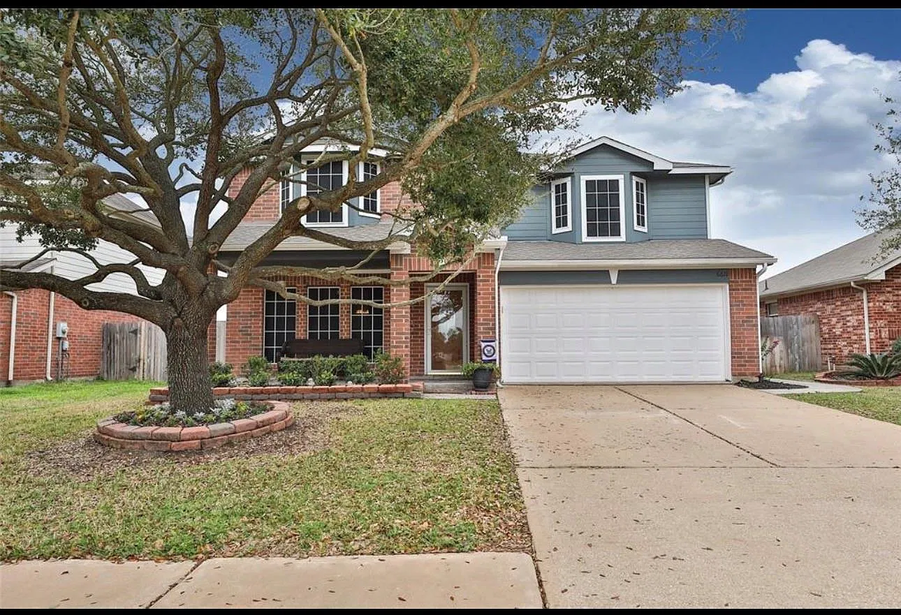 4 bed, 2.5 bath, 2321 sqft, $2,250 — Photo 1