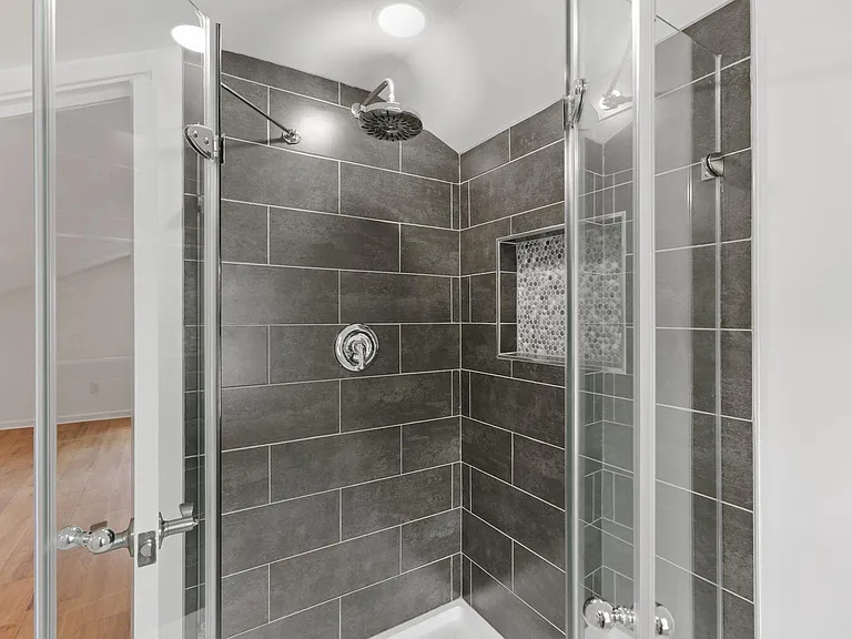 6011 44th Ave — Photo 28