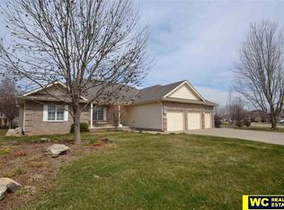 916 Woodland Ave, Papillion, NE 68046