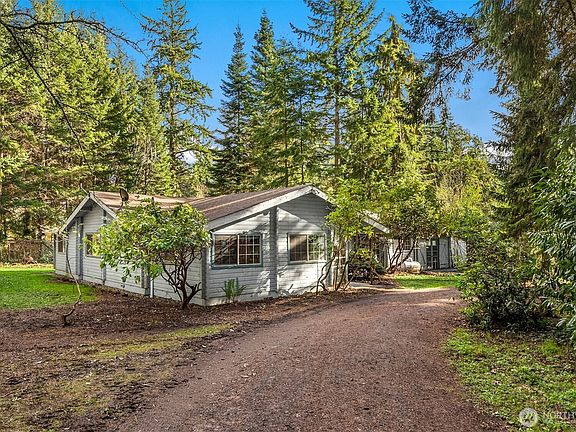 4th image of 10862 Falk Road NE