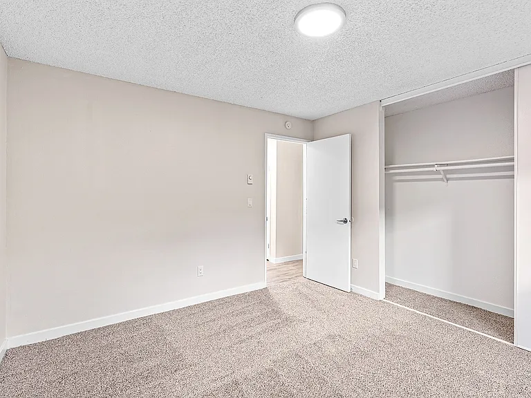 Royal Pines — Photo 14