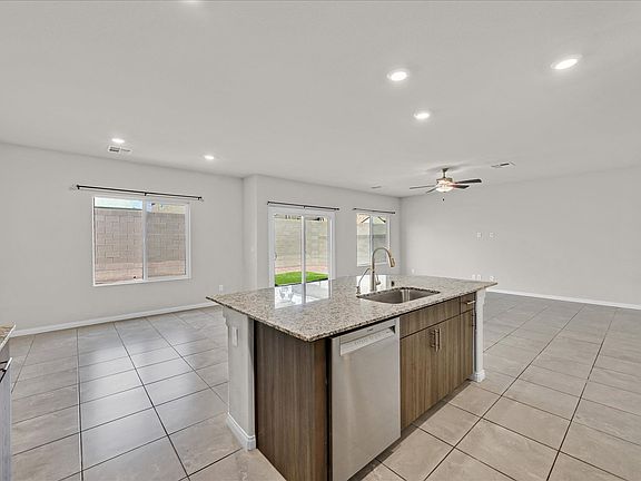 5th image of 3840 Corellia Ave