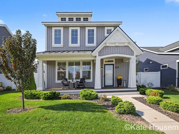6965 W Rain Garden Ln NE, Rockford, MI 49341