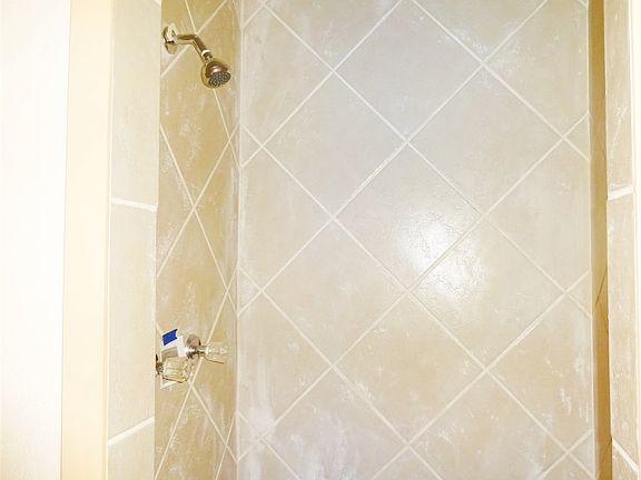 5th image of 1101 E San Carlos St