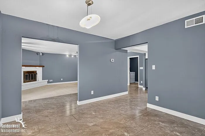 2615 W Straford Dr — Photo 7
