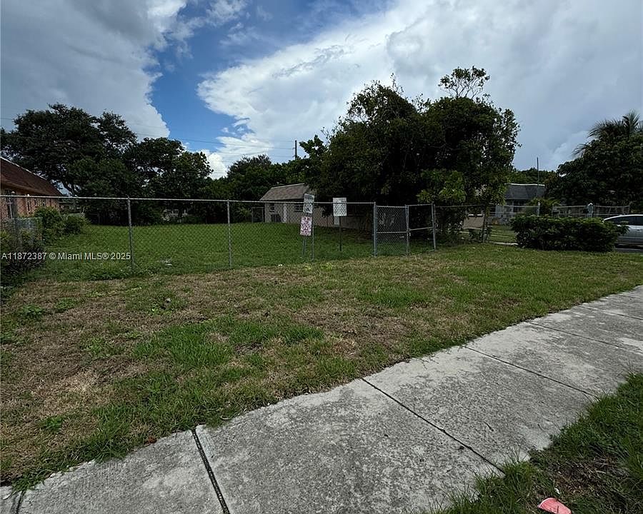 2nd image of 1615 NW 8th Ave