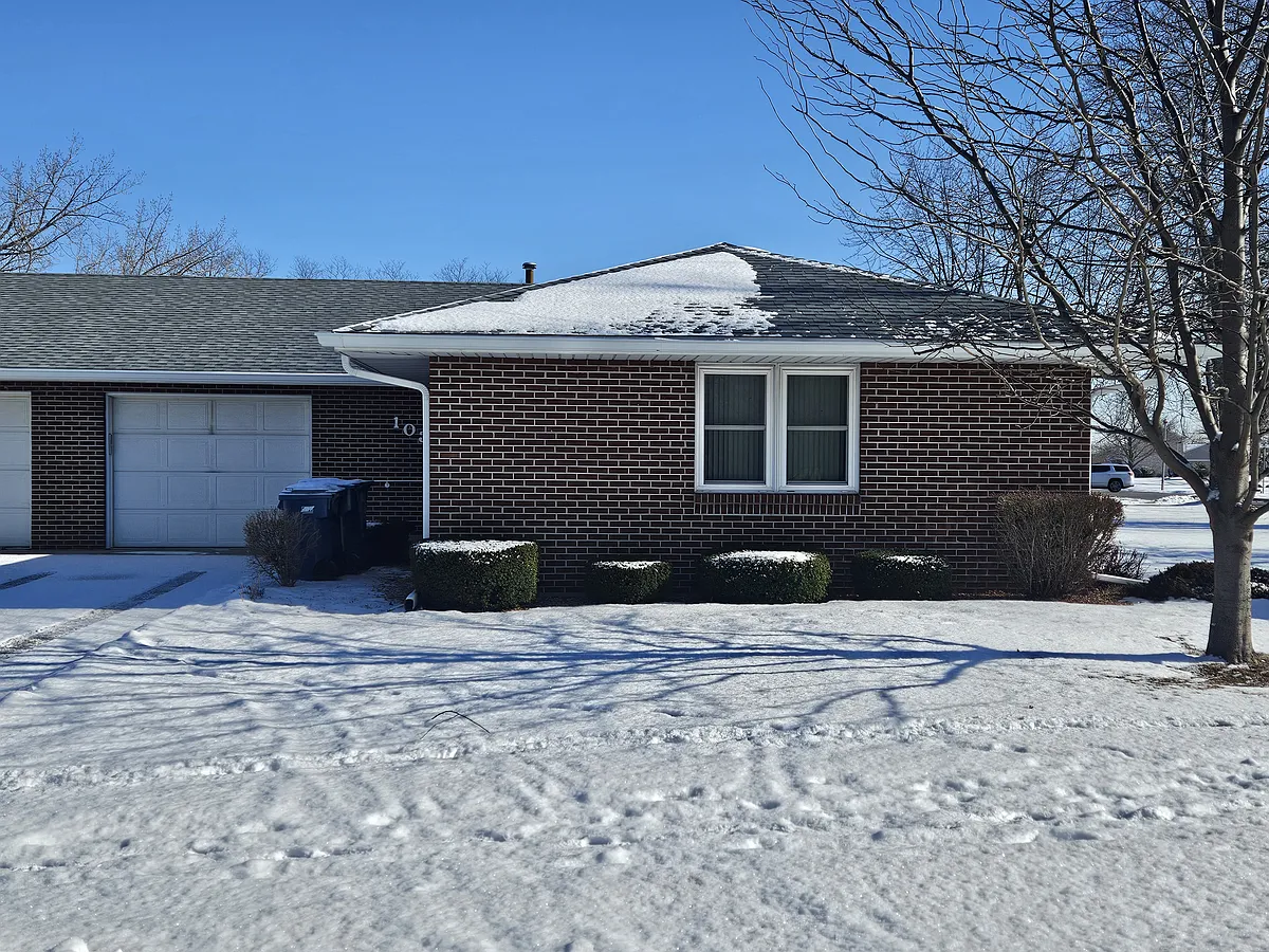 Photo 1 of 12 - 103 Twilight Dr - Morris, IL Primary Photo - 103 Twilight Dr