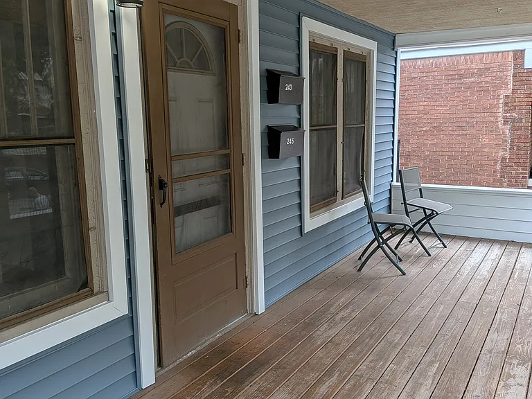 243 W Webster St — Photo 3