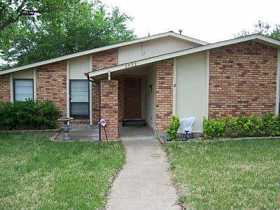 1st image of 2922 Fern Glen Dr