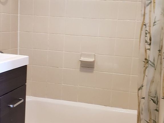 5th image of 5-28 50th Ave #2B