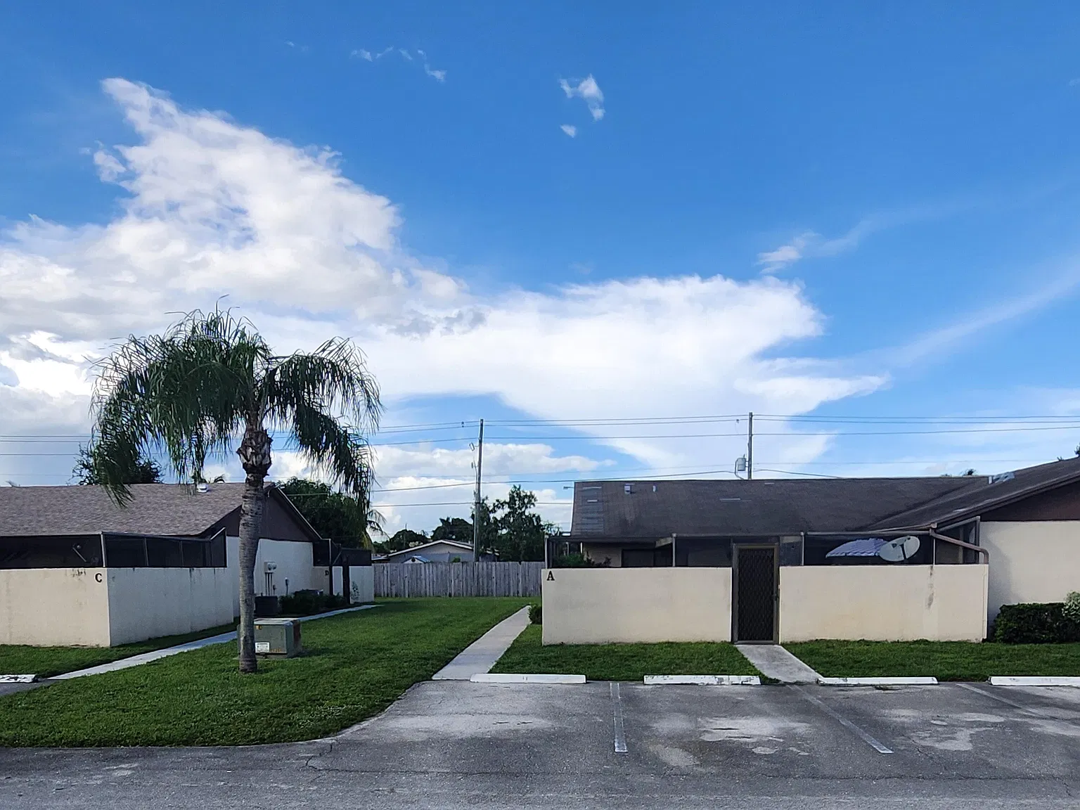2 bed, 2.0 bath, 1002 sqft, $2,100 — Photo 2